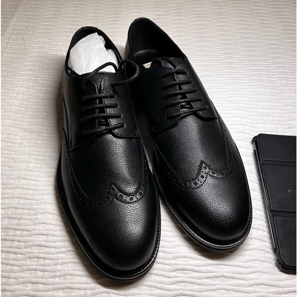 Men’s Classic Oxford Lace Up Wing Tip Size US: 11. Vegan Leather. Matt & Nat